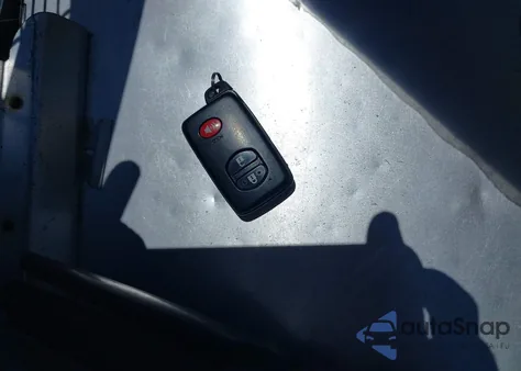 2011 Toyota Prius Three z USA, uszkodzony, nr VIN JTDKN3DU2B5326557